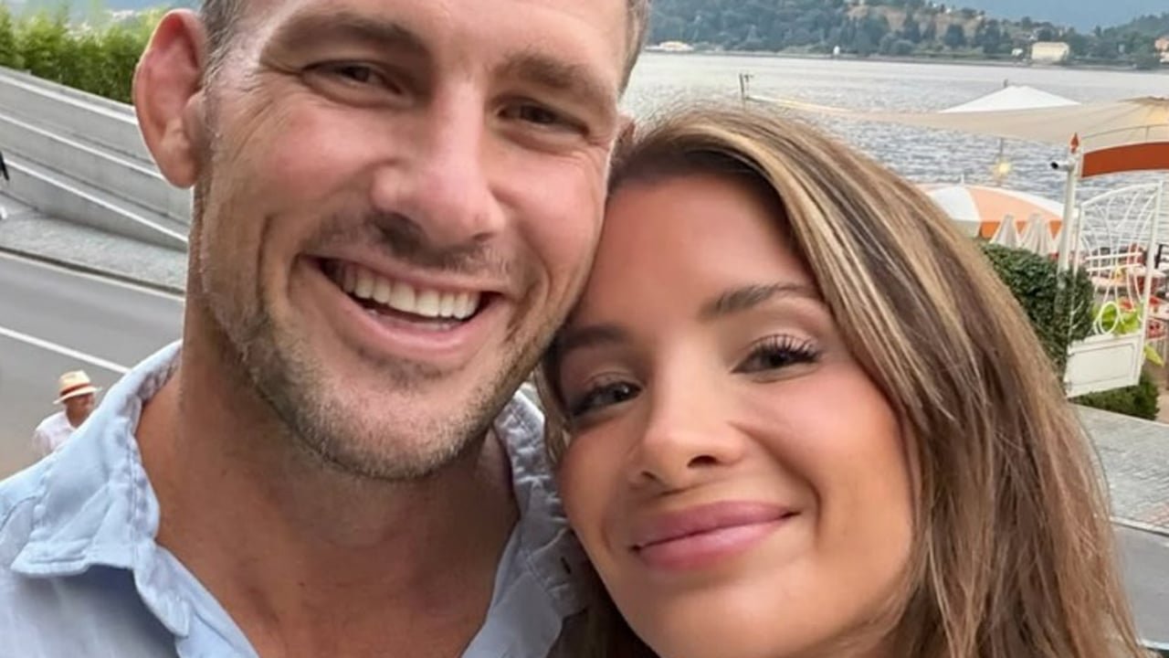 Billy Haire and Naomie Olindo pose for a selfie on Instagram